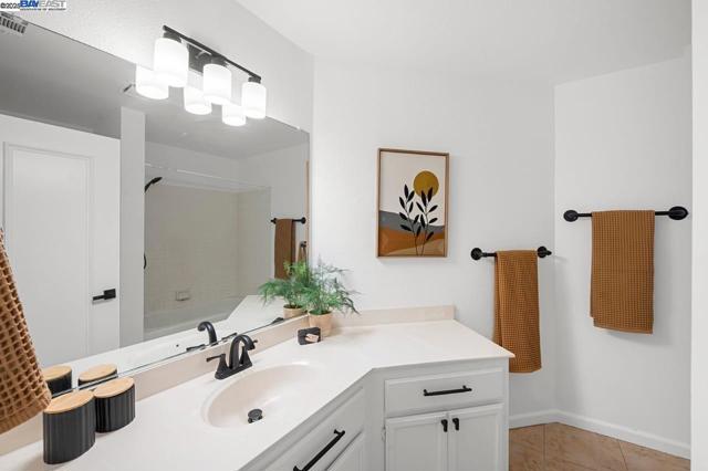 5917 Pine Vista Way, Elk Grove CA: https://media.crmls.org/mediaz/880fbff3-0488-4724-8eb1-3cace7f4b8c4.jpg