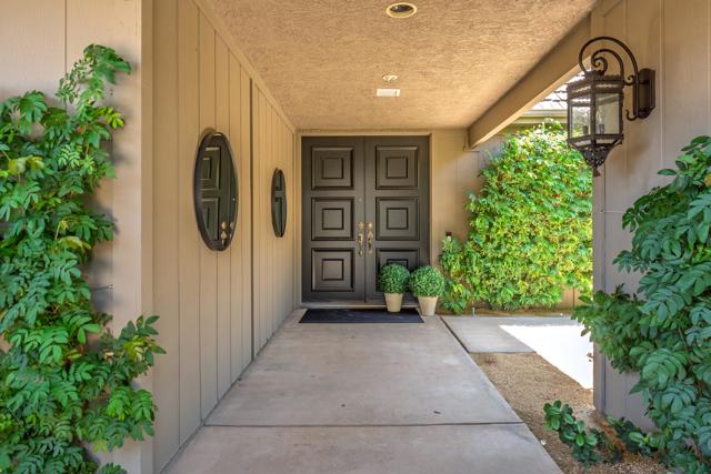 5 Barnard Court, Rancho Mirage CA: https://media.crmls.org/mediaz/88106ad9-38f1-4710-96be-d709df9b327c.jpg
