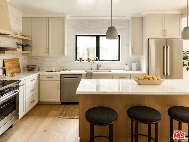 1456 Hepner Avenue, Los Angeles CA: https://media.crmls.org/mediaz/88106eb5-b360-4585-9ce2-cef3d1d2a4a6.jpg