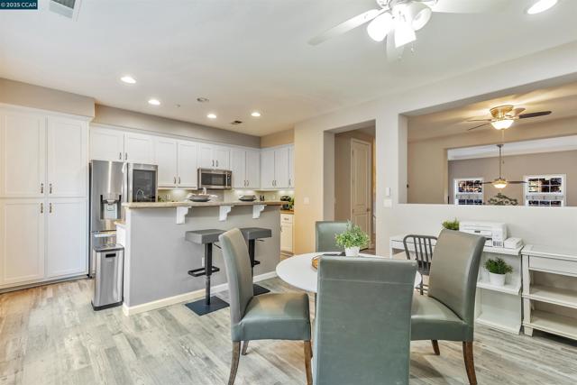 3744 Whitworth Dr, Dublin CA: https://media.crmls.org/mediaz/8810e518-259a-4dff-83b6-9caa1b9a5c63.jpg