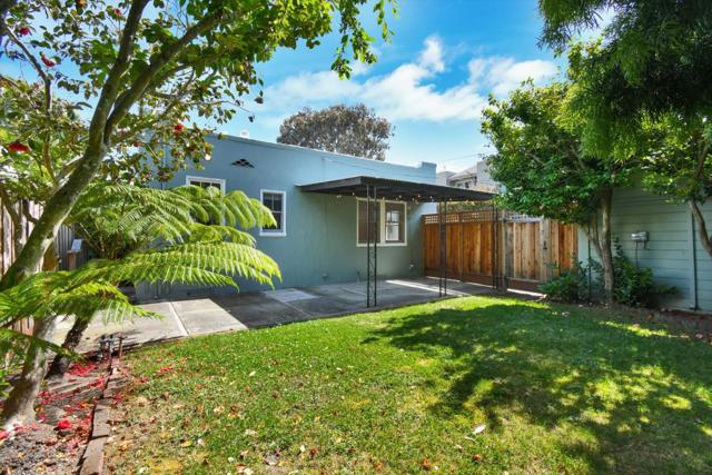 1137 Capuchino Avenue, Burlingame CA: https://media.crmls.org/mediaz/8811145a-34f2-4592-9cc7-2bc6aeb2ffc3.jpg