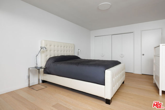 3268 Wrightwood Drive, Studio City CA: https://media.crmls.org/mediaz/88117488-306b-49e7-a972-03d0ed0631f9.jpg