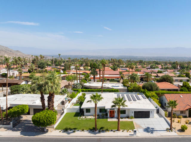 72870 Bel Air Road, Palm Desert CA: https://media.crmls.org/mediaz/88117f76-cf8b-46c2-8a49-0fd136514501.jpg