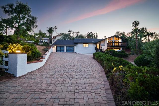2927 Lawrence Ln, Escondido CA: https://media.crmls.org/mediaz/88120daf-ac6e-4689-be1b-7ccf60caebdc.jpg