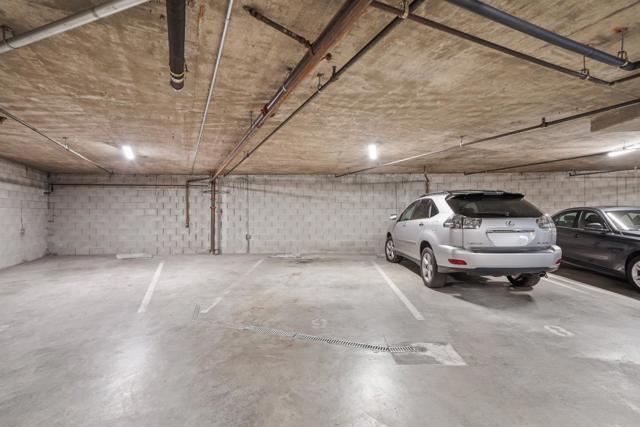 1500 Willow Avenue, Burlingame CA: https://media.crmls.org/mediaz/881287e6-0bb4-42b6-a9f7-2325bf575afb.jpg