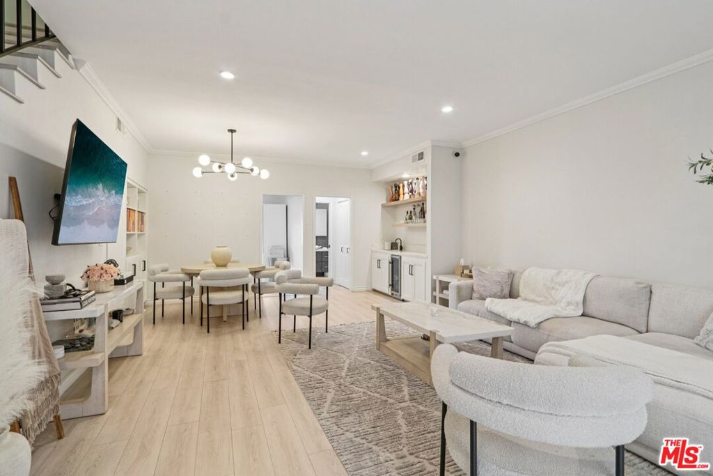 5139 Balboa Boulevard #2