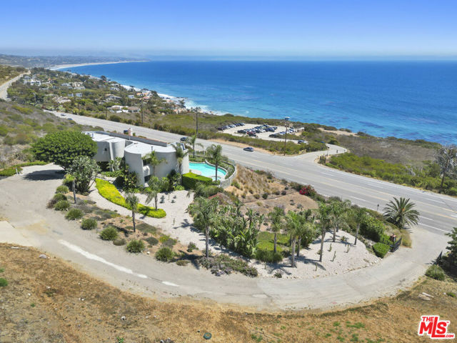 32215 Pacific Coast Highway, Malibu CA: https://media.crmls.org/mediaz/88128a98-d618-4630-be1b-44c3e7062fa8.jpg