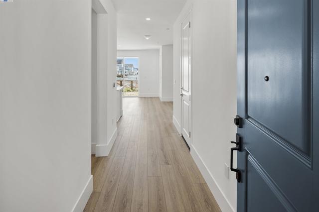 101 Sea Gate Place, Bethel Island CA: https://media.crmls.org/mediaz/8812ab04-0648-4091-a055-4bd18e551391.jpg