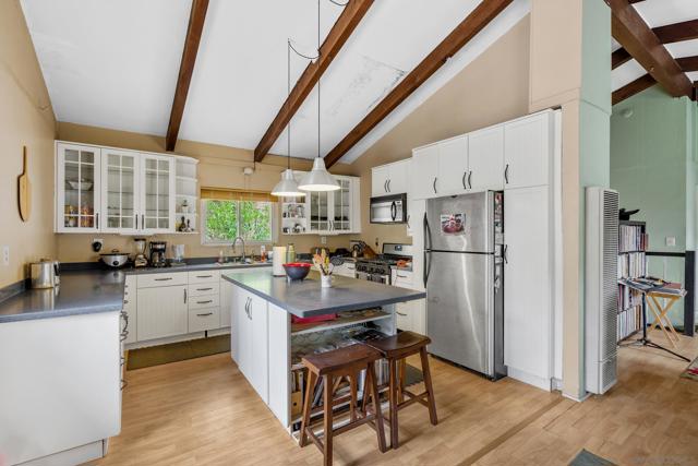 4426 MODEL A FORD LANE, El Cajon CA: https://media.crmls.org/mediaz/881308d5-24e6-4f55-a1d8-34dccf66d570.jpg