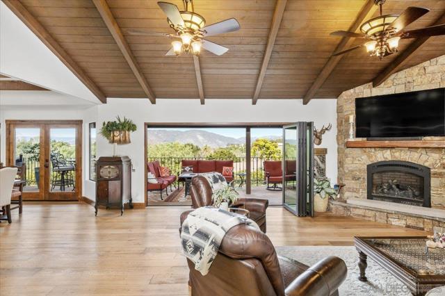 1379 Sunny Heights Road, Fallbrook CA: https://media.crmls.org/mediaz/88137e5c-4778-4920-a7c3-fb698e61d2fe.jpg
