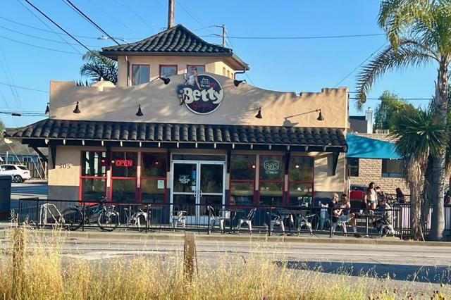 1122 Seabright Avenue, Santa Cruz CA: https://media.crmls.org/mediaz/8813be50-a895-4f5b-b974-6196f97612ba.jpg