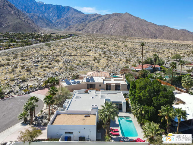 770 N Girasol Court, Palm Springs CA: https://media.crmls.org/mediaz/8813c18f-b571-416c-a0b3-5fdead908bc4.jpg