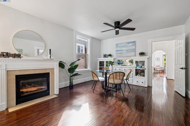 1525 Stanton St, Alameda CA: https://media.crmls.org/mediaz/8813fc3b-e671-4b47-a7b7-0c36c1a9e034.jpg