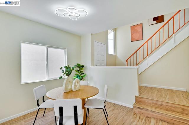 Image 11 of 58 For 4691 Rousillon Ave