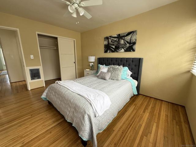 1205 Park Row, La Jolla CA: https://media.crmls.org/mediaz/8814aa91-5adc-4576-a18b-48a69334faf1.jpg