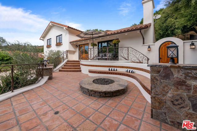 2437 Stokes Canyon Road photo 2