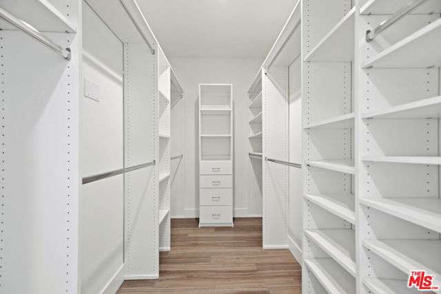 11847 Kiowa, Los Angeles CA: https://media.crmls.org/mediaz/88158621-5a67-4dd9-90b5-66bf2e7099ef.jpg