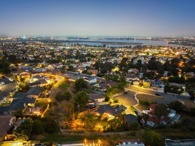 4840 Penrose Ct, San Diego CA: https://media.crmls.org/mediaz/8815888d-440b-4481-be07-b2cffd6561c0.jpg