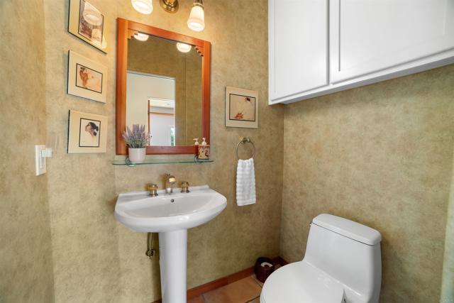 2320 Ivy Road, Oceanside CA: https://media.crmls.org/mediaz/88159cef-be34-40cc-bdb8-e5bf0e52ebc4.jpg