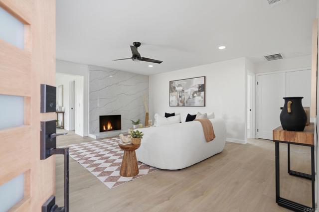 Detail Gallery Image 6 of 35 For 3296 via Bartolo, San Diego,  CA 92111 - 4 Beds | 3 Baths