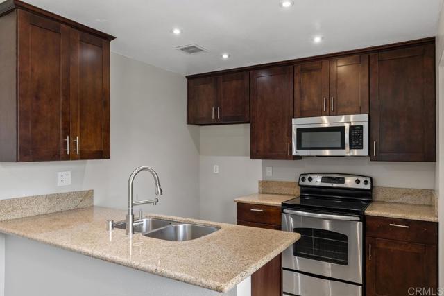 Detail Gallery Image 15 of 32 For 12147 Wintergreen Dr #1,  Lakeside,  CA 92040 - 2 Beds | 1 Baths