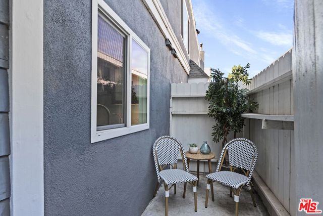 1541 Stoner Avenue, Los Angeles CA: https://media.crmls.org/mediaz/88161ce3-ecd9-4088-8e0f-f1666421fd16.jpg