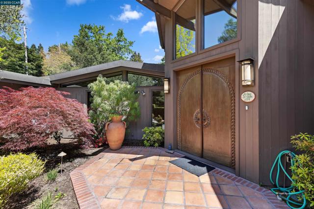 1176 Brown Ave, Lafayette CA: https://media.crmls.org/mediaz/88162db0-9892-42e3-82b0-7cf33191486f.jpg