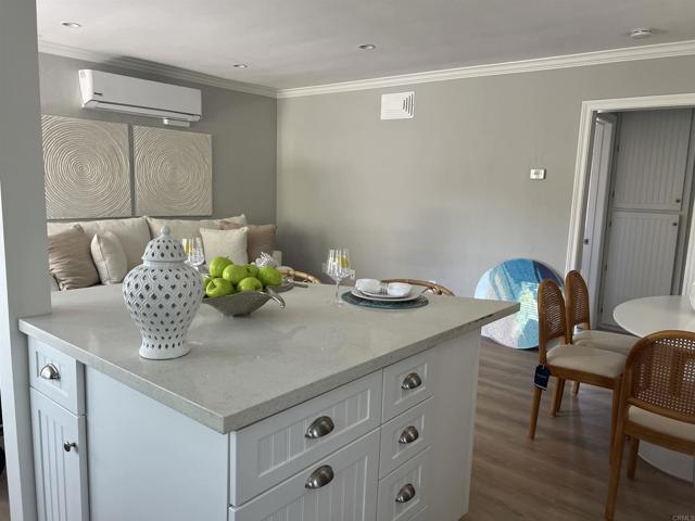 752 E Avenue, Coronado CA: https://media.crmls.org/mediaz/881637b1-b3b5-468a-9696-e98a03536611.jpg