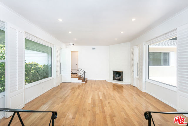 1876 Roscomare Road, Los Angeles CA: https://media.crmls.org/mediaz/881643be-459c-424f-98bb-f1650f357d07.jpg