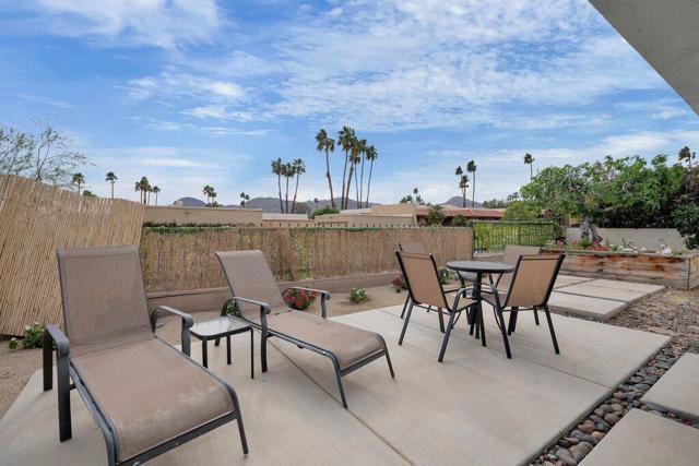 48320 Beverly Drive, Palm Desert CA: https://media.crmls.org/mediaz/881670be-3169-4af3-9826-e35b3f4407c1.jpg