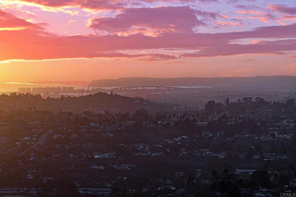 https://media.crmls.org/mediaz/88167be2-2983-4733-880f-b25dcf774550.jpg?preset=X-Large