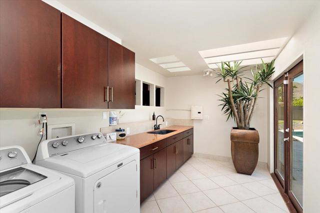 2030 E Amado Road, Palm Springs CA: https://media.crmls.org/mediaz/8816c351-074f-4f2c-9275-53d9f746d802.jpg