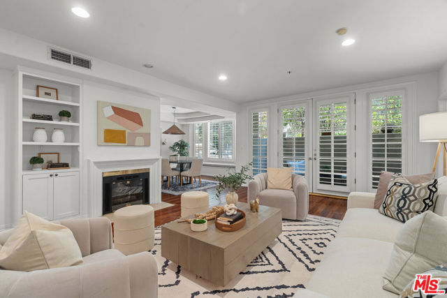 575 S Barrington Avenue, Los Angeles CA: https://media.crmls.org/mediaz/8816d6de-9070-4bde-868e-2e339ef932f5.jpg
