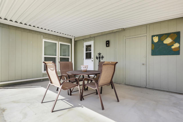 39780 Black Mesa Lane, Palm Desert CA: https://media.crmls.org/mediaz/88182ffb-2f8a-441a-a2d3-03a90865c014.jpg