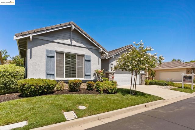 551 Quindell Way, Brentwood CA: https://media.crmls.org/mediaz/88183d93-22ea-4f65-a26f-f51ec348c3b7.jpg