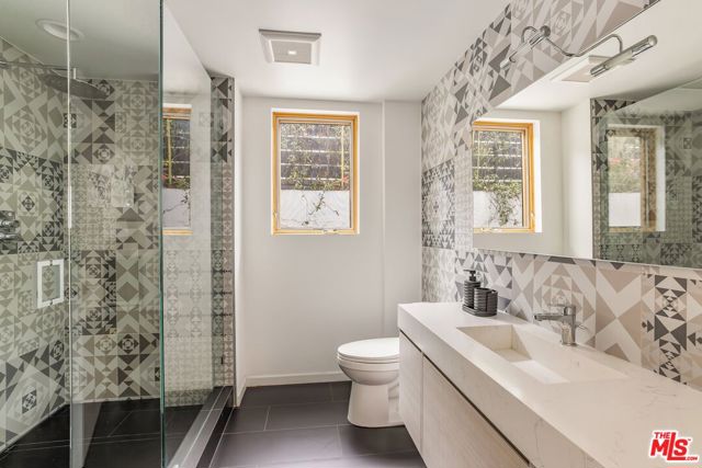 12443 W Sunset Boulevard, Los Angeles CA: https://media.crmls.org/mediaz/8818904c-5784-48d3-9b79-8ce590747419.jpg