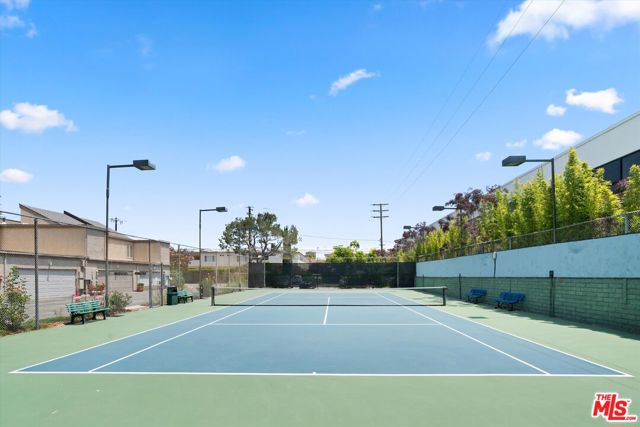28 Village, Santa Monica CA: https://media.crmls.org/mediaz/8818a0f5-28cb-4a43-8af4-a70ece19b79f.jpg
