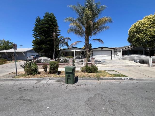 1504 Mount Shasta Drive, San Jose CA: https://media.crmls.org/mediaz/8818a3da-ded1-46a9-9cc6-164b9f4b3708.jpg