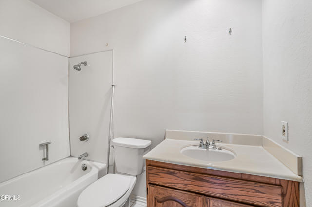 4934 Alta Colina Road, Camarillo CA: https://media.crmls.org/mediaz/8818a53a-0891-4709-82bd-6a808c768f7f.jpg