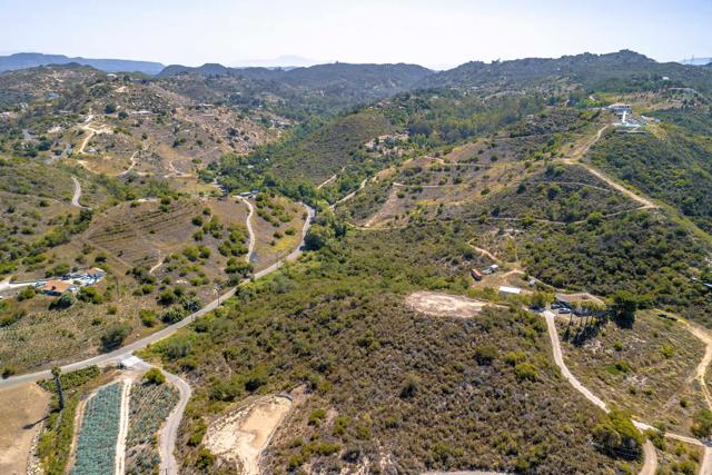27 Daily Road, Fallbrook CA: https://media.crmls.org/mediaz/8818bcb9-9690-45a5-a052-413677baa966.jpg