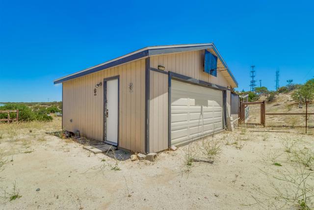 1696 Mary Joe Ln, Boulevard CA: https://media.crmls.org/mediaz/88192502-6920-4c05-a7ba-d61d2a15b9c1.jpg
