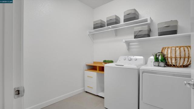 719 Jennifer St, Brentwood CA: https://media.crmls.org/mediaz/88198416-1dad-4790-b54d-3ccfd481d477.jpg