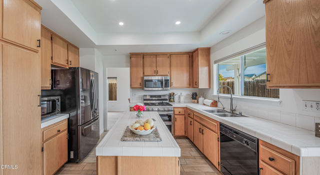 Detail Gallery Image 3 of 26 For 10598 Sunflower St, Ventura,  CA 93004 - 4 Beds | 2/1 Baths