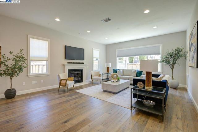 2092 Drysdale St, Danville CA: https://media.crmls.org/mediaz/8819e646-80a3-4832-ae29-2906ac423d77.jpg