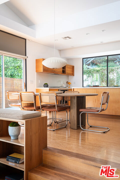 1855 Redcliff Street, Los Angeles CA: https://media.crmls.org/mediaz/881a0eca-e533-46b6-a89e-7f2f34b9a439.jpg