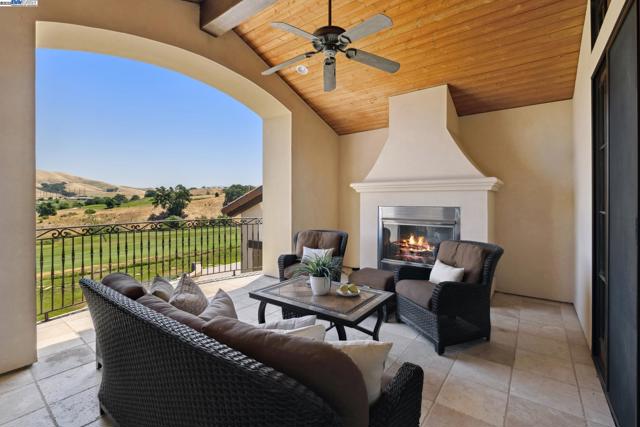 6340 Inspiration Ter, Pleasanton CA: https://media.crmls.org/mediaz/881aad40-433f-4460-bac0-c6e5da7f94ed.jpg