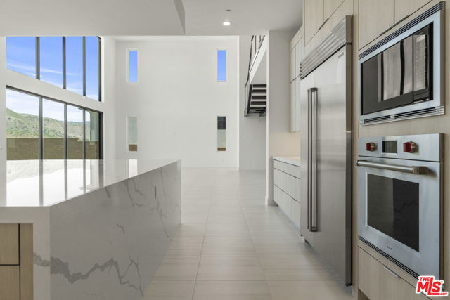 20115 W Galway Lane, Porter Ranch CA: https://media.crmls.org/mediaz/881aeb40-e993-4f2a-bd0e-881bd3060843.jpg