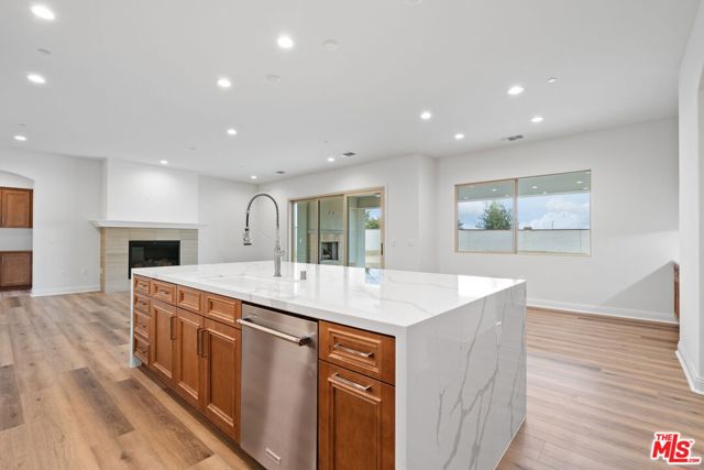 3719 Pathway Court, Bakersfield CA: https://media.crmls.org/mediaz/881b25cb-da3c-4bc4-a35a-6de29f7846de.jpg