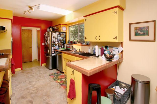46 Valley View Road, Watsonville CA: https://media.crmls.org/mediaz/881b7963-a16a-4c7e-9a05-c2b299bdf0d1.jpg