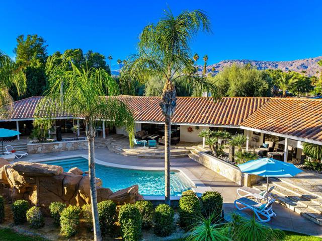 73484 Goldflower Street, Palm Desert CA: https://media.crmls.org/mediaz/881bc34e-3ca6-44b1-9467-36a3a1e7888c.jpg